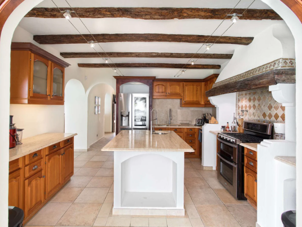 Bay Beachfront Luxury Six Bedroom Home in Saint Martin